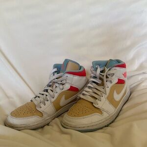 Women’s Air Jordan 1 Mid SE